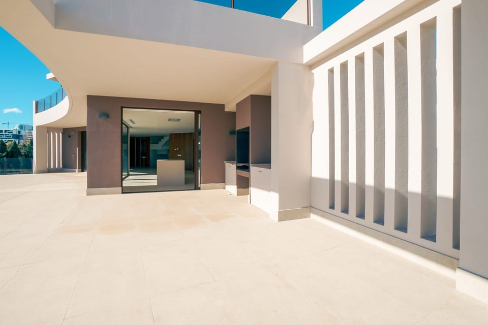 A luxury, high-end villa in a prestigious location (11/15)
