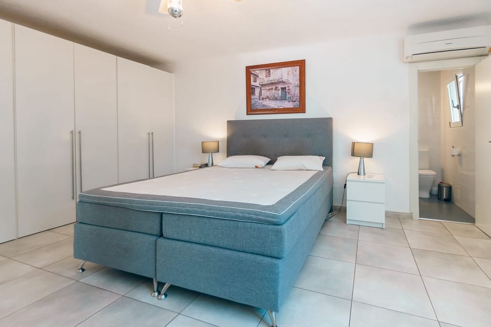 Prime-location detached villa (11/15)