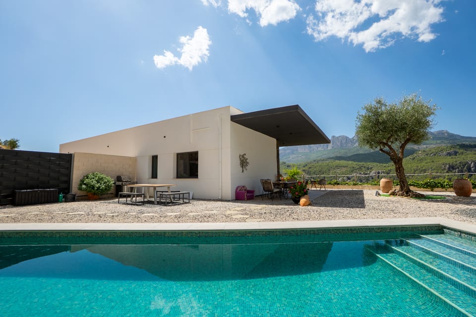PANORAMIC VIEWS OF THE MOUNTAINS AND FOREST (13/15)