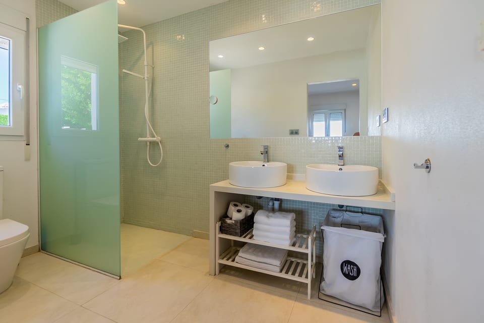 Villa with Guest House and Tropical Garden (10/15)