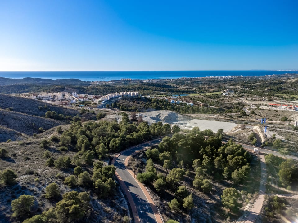 Contemporary Luxury and sea views (7/15)