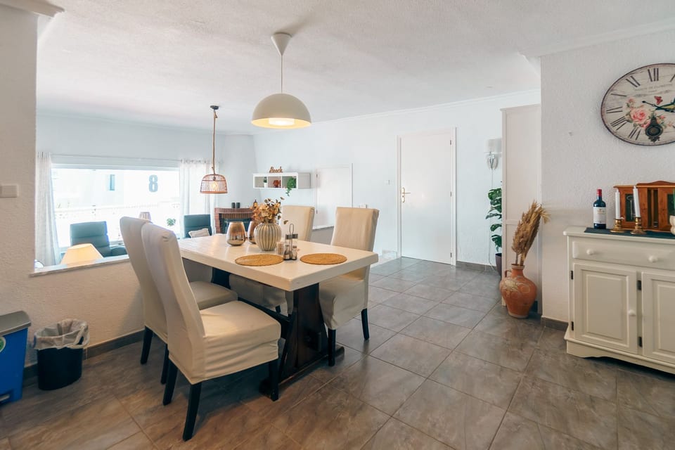 Prime-location detached villa (8/15)