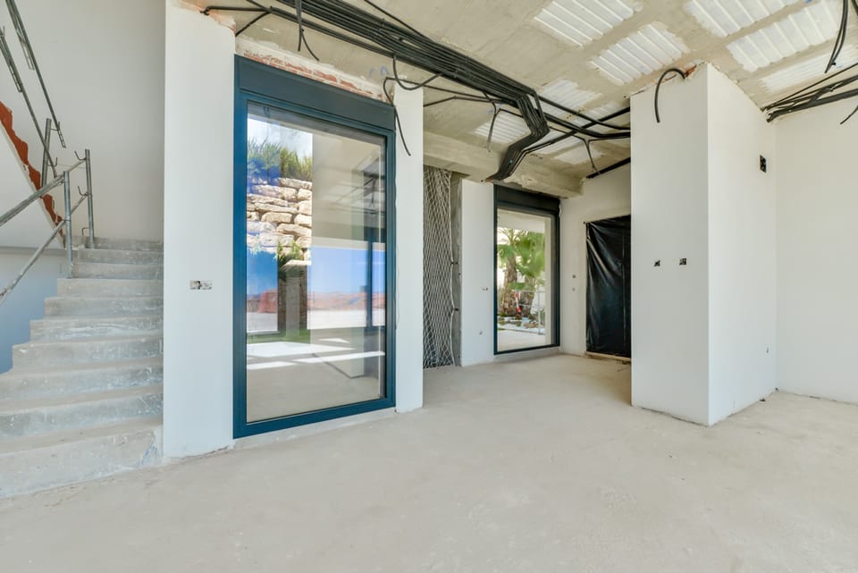 Luxurious large villa with seaviews (13/15)