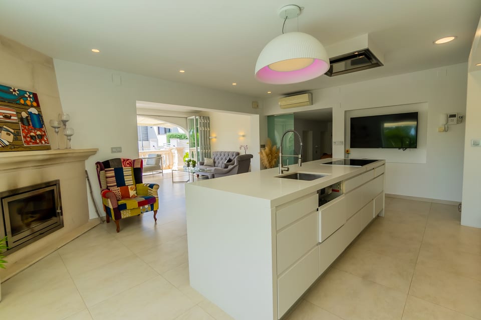 Villa with Guest House and Tropical Garden (7/15)