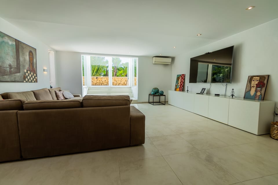 Villa with Guest House and Tropical Garden (15/15)