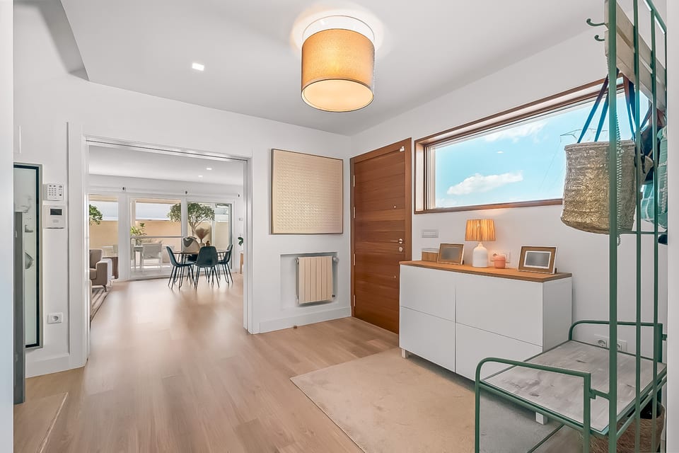 Semi-detached renovated villa within walking distance to the Norwegian School (9/15)