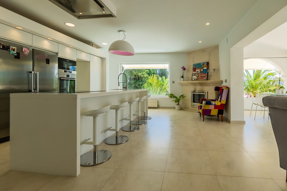 Villa with Guest House and Tropical Garden (5/15)
