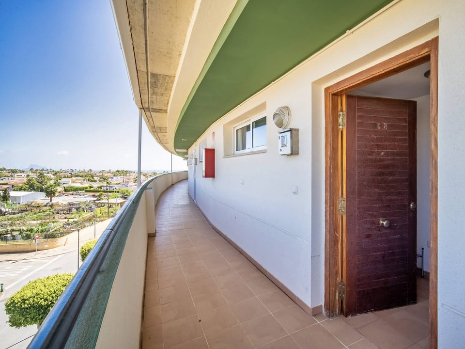 TopFloor Apartment with Communal Pool (13/15)