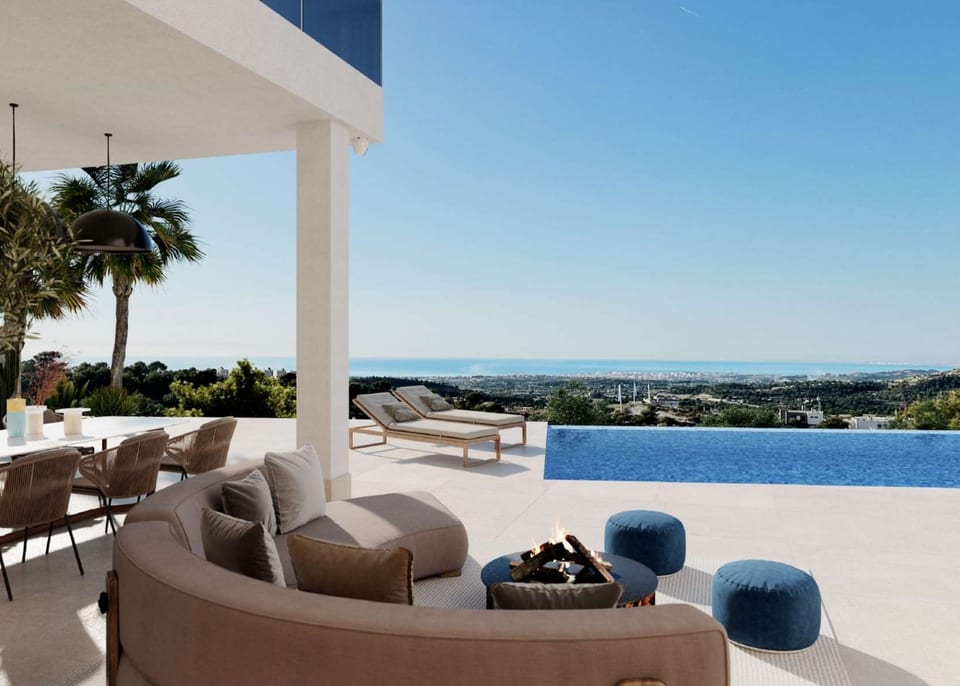 Contemporary Luxury and sea views (12/15)