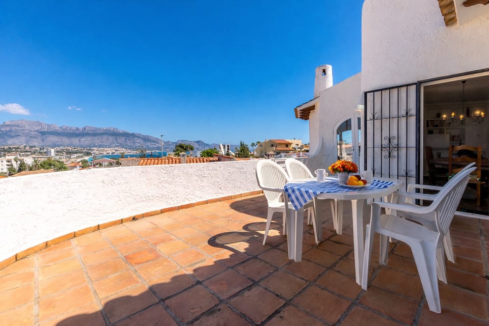 Perfect Home for Two Families – Privacy, Comfort & Prime Location (8/15)