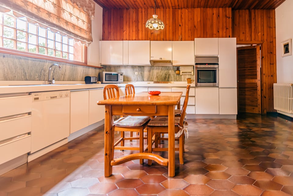 Villa for sale withing walking distance to the British school (6/15)