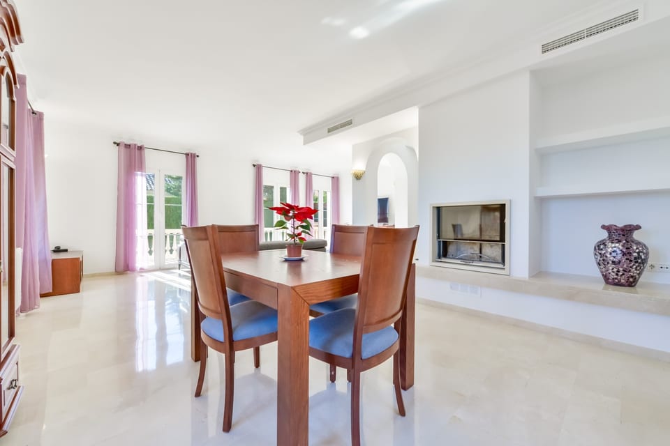 Dream Home in Sierra Cortina – Sea Views, Pool & Prime Location (12/15)