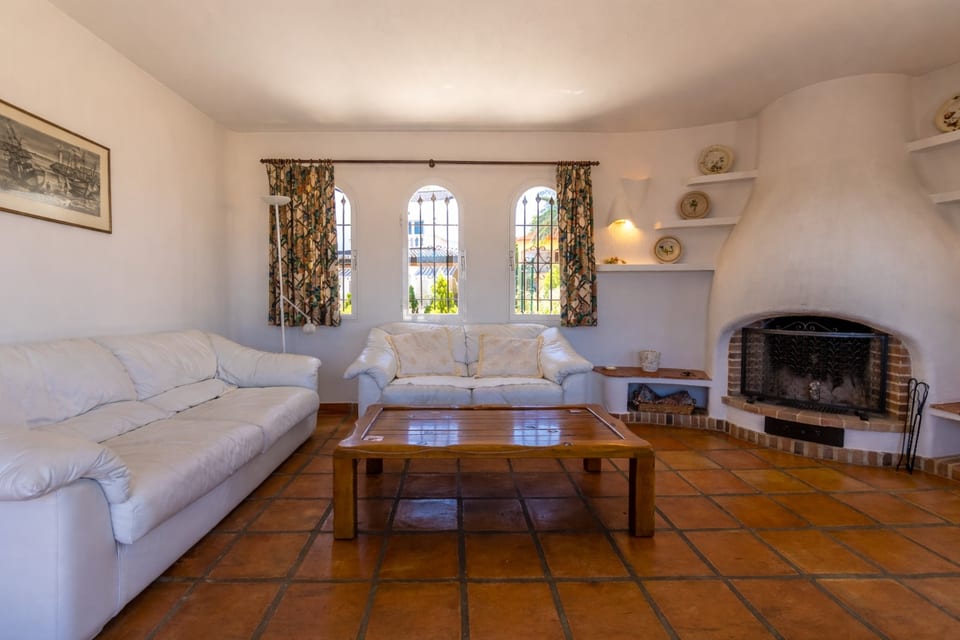 Perfect Home for Two Families – Privacy, Comfort & Prime Location (11/15)